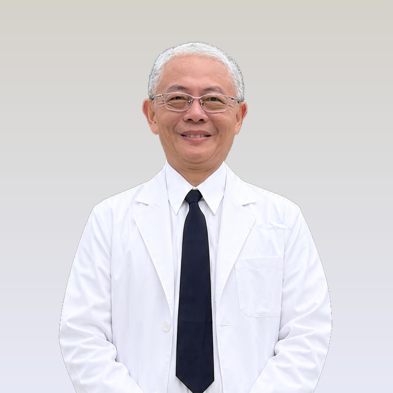 曾繁文醫師身穿白袍的形象照